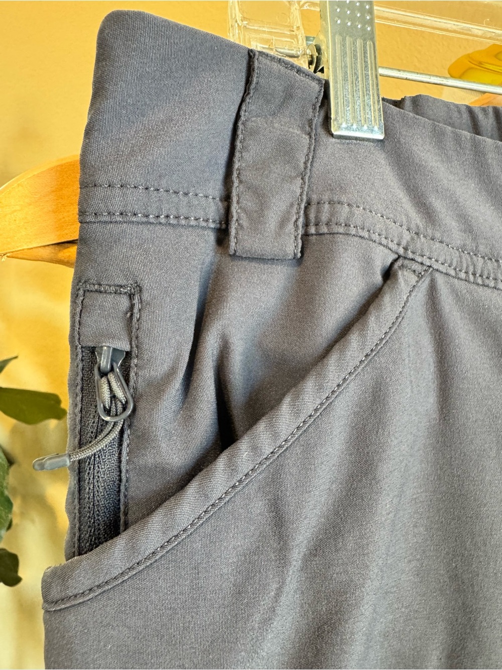 Duluth Trading 18x33 Dry on the Fly Bootcut Cargo Women’s Pant Blue Roll Cuffs - Picture 6 of 16